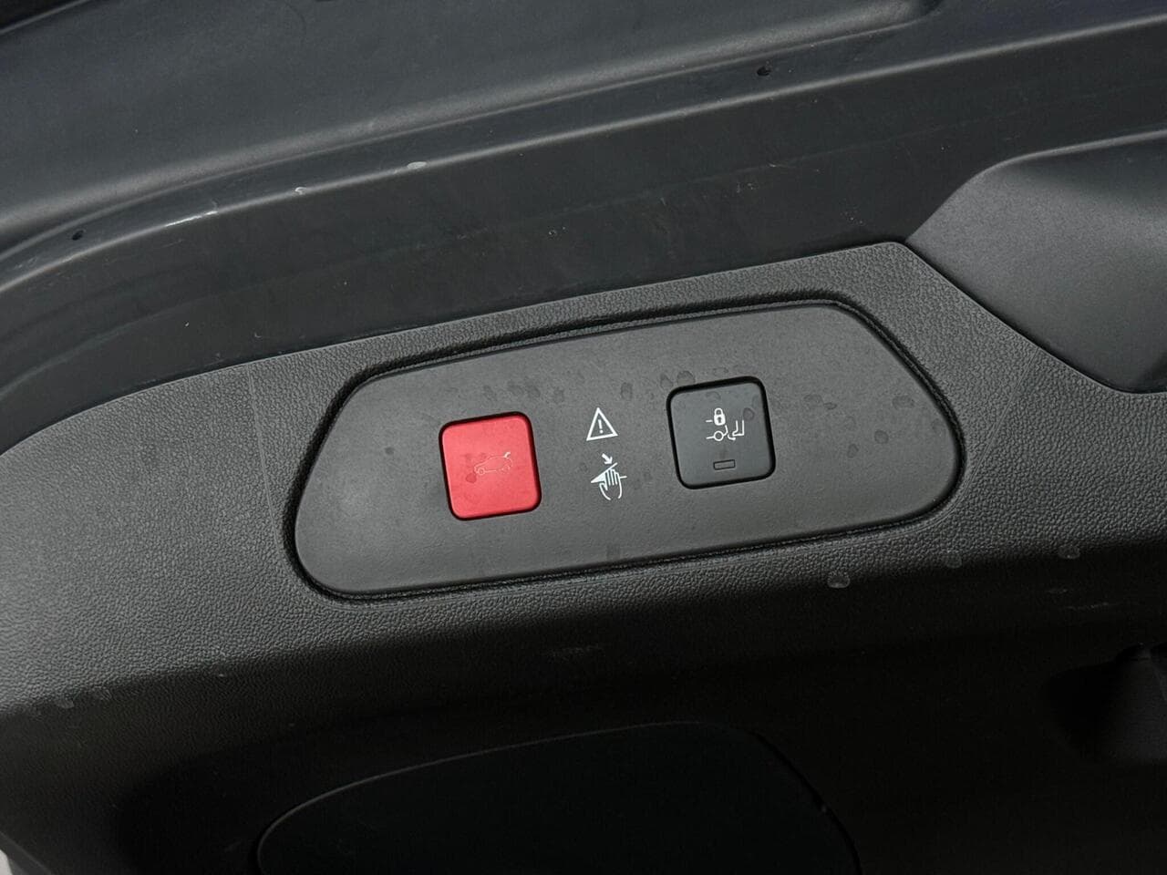 Vauxhall Grandland X thumbnail Misc Controls