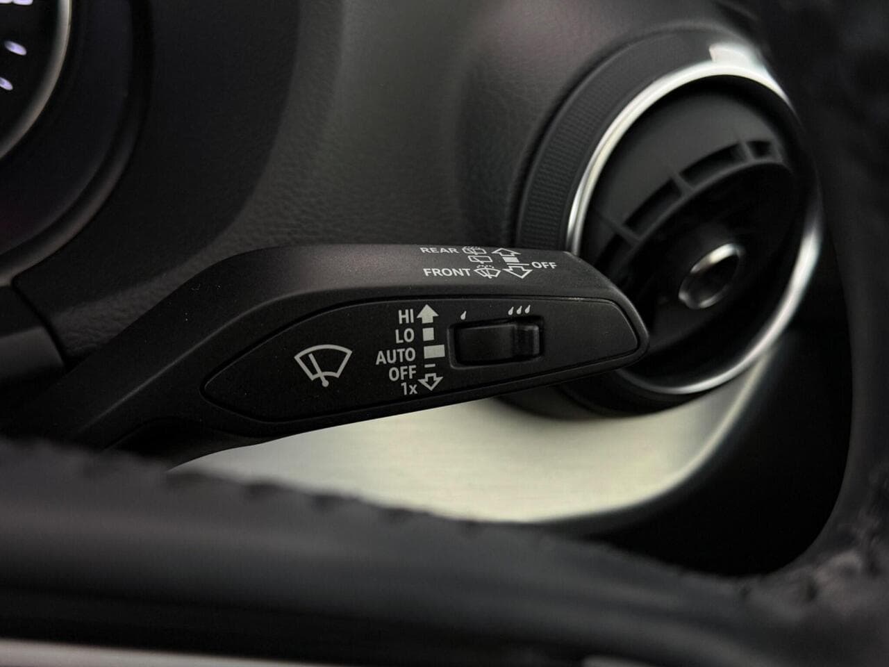 Audi Q2 thumbnail Misc Controls