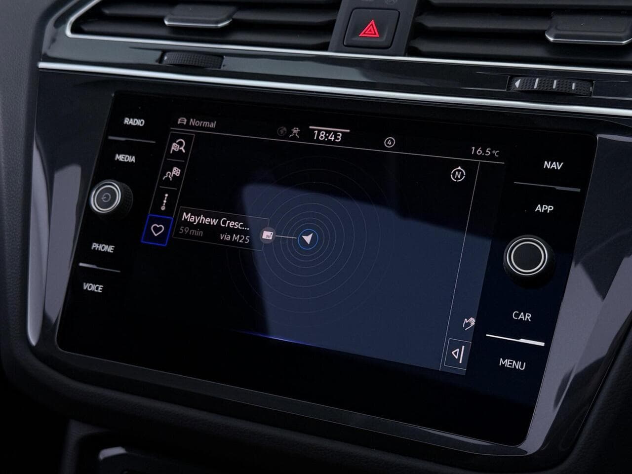 Volkswagen Tiguan thumbnail Infotainment System