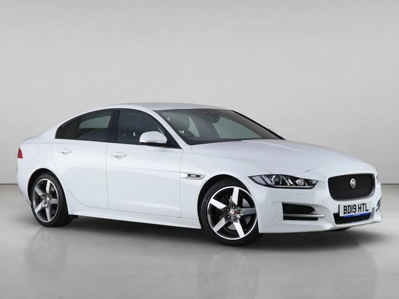 Jaguar XE - Jaguar XE 2.0i GPF R-Sport Auto Euro 6 (s/s) 4dr