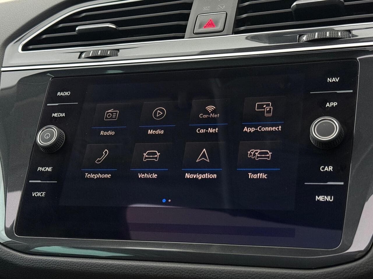 Volkswagen Tiguan thumbnail Infotainment System