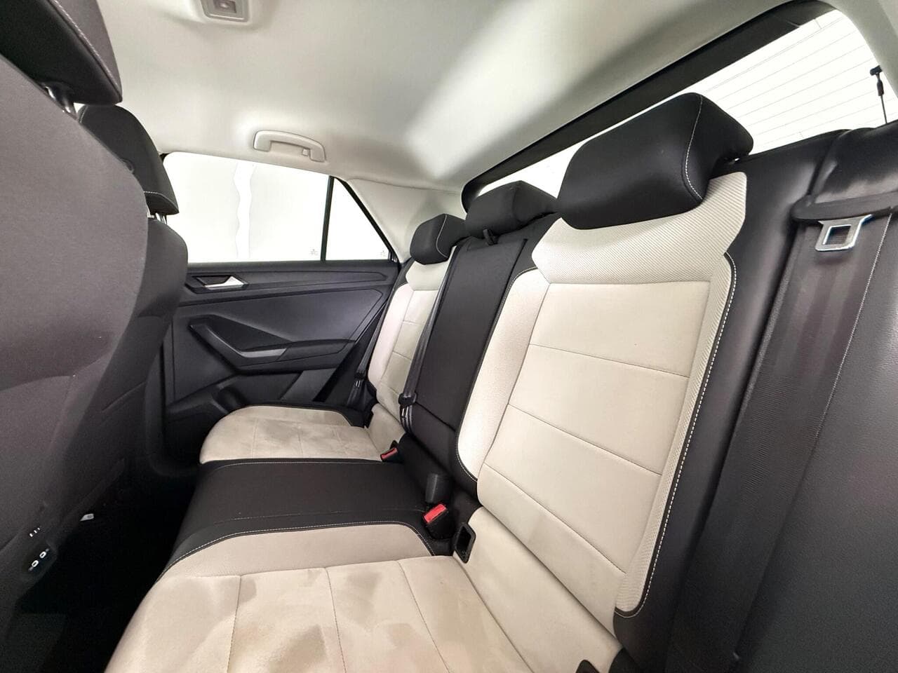 Volkswagen T-Roc thumbnail Seats Rear