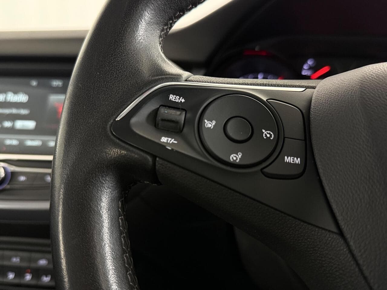 Vauxhall Crossland thumbnail Misc Controls