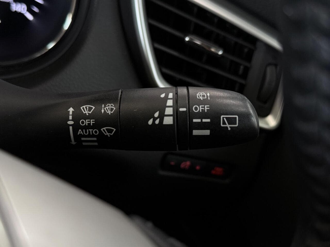 Nissan Qashqai thumbnail Misc Controls