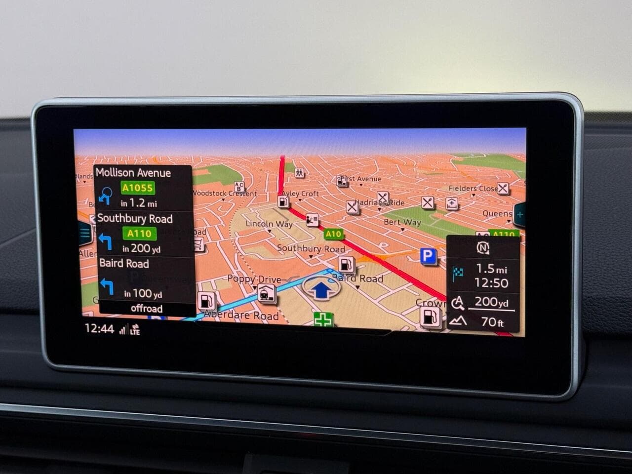 Audi A4 Avant thumbnail Infotainment System