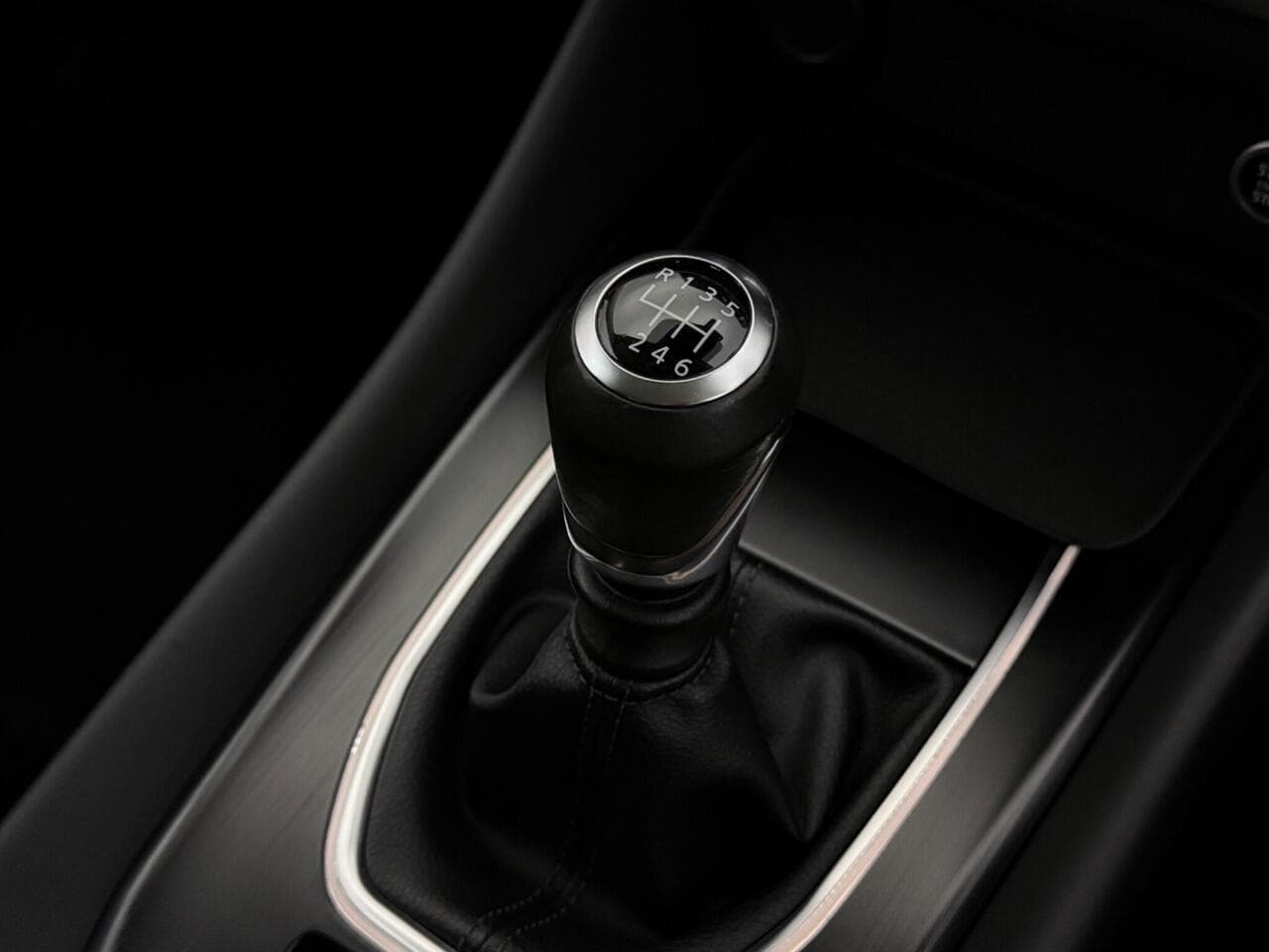 Nissan Qashqai thumbnail Interior Front