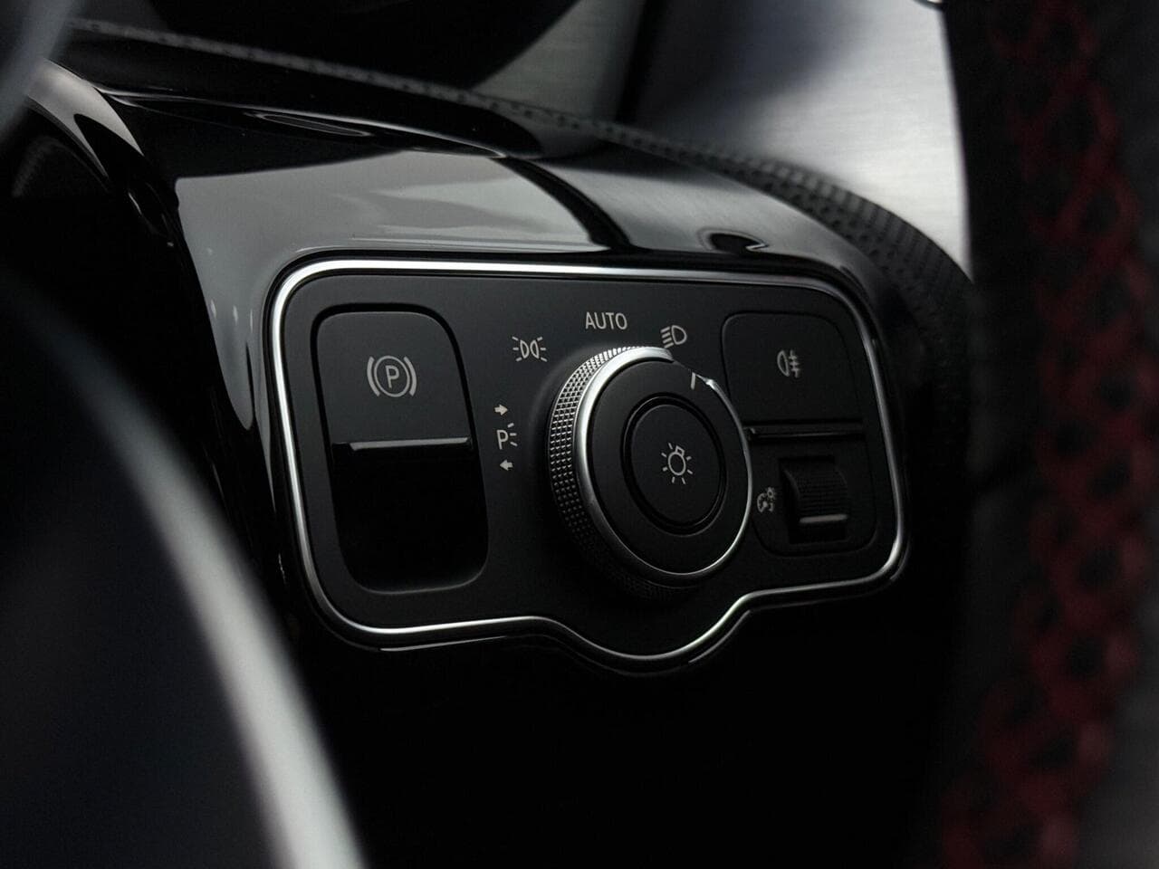 Mercedes-Benz CLA thumbnail Misc Controls