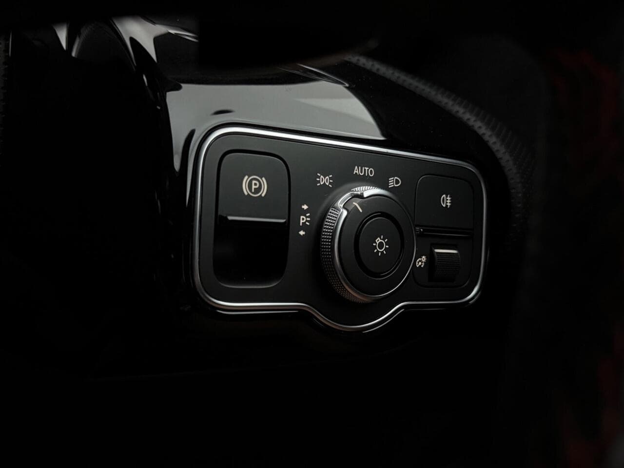 Mercedes-Benz A Class thumbnail Misc Controls