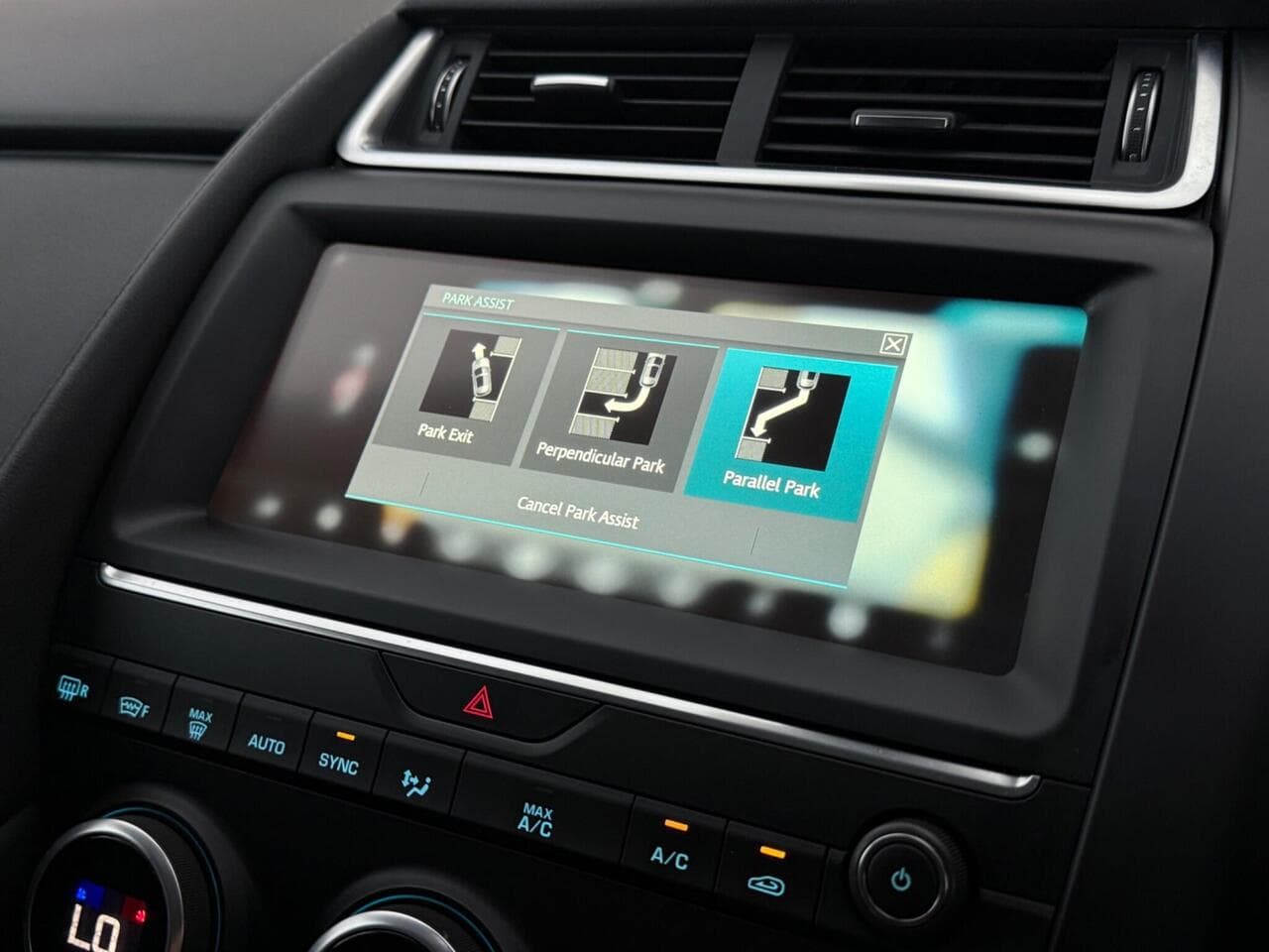 Jaguar E-PACE thumbnail Infotainment System