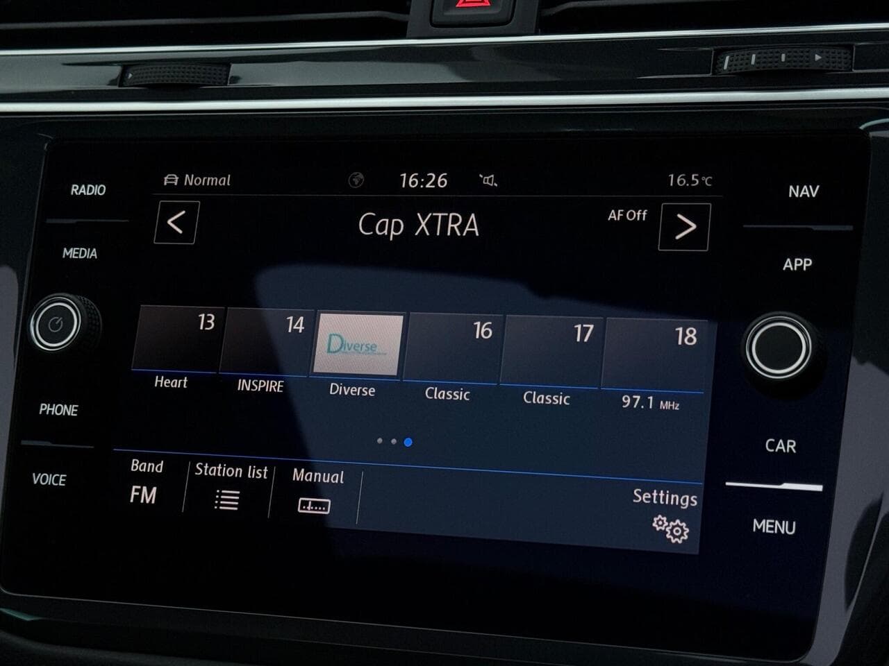 Volkswagen Tiguan thumbnail Infotainment System