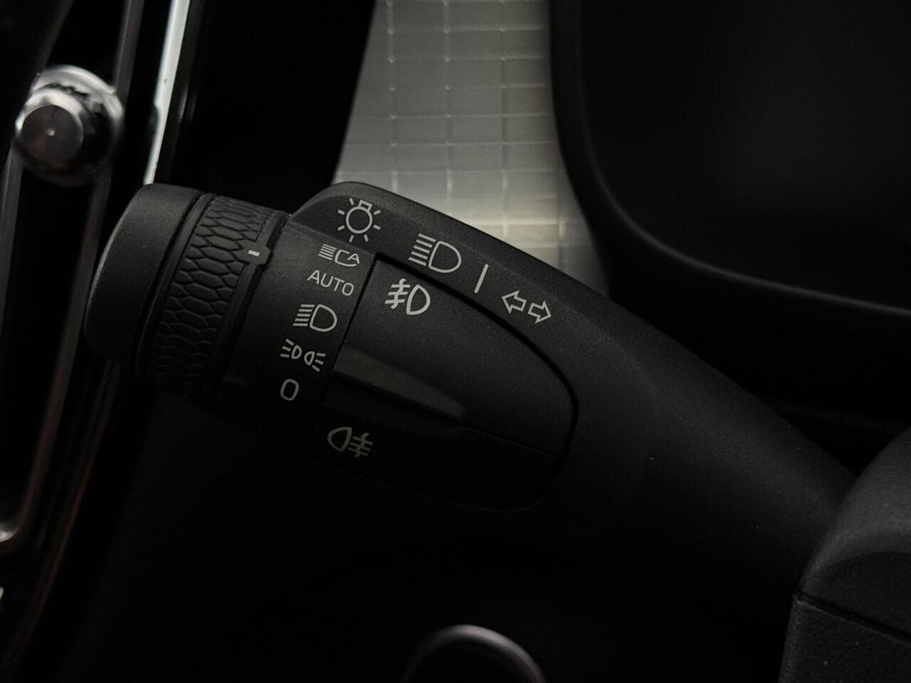 Volvo XC40 thumbnail Misc Controls