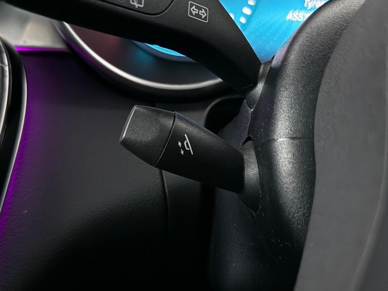 Mercedes-Benz GLC thumbnail Misc Controls