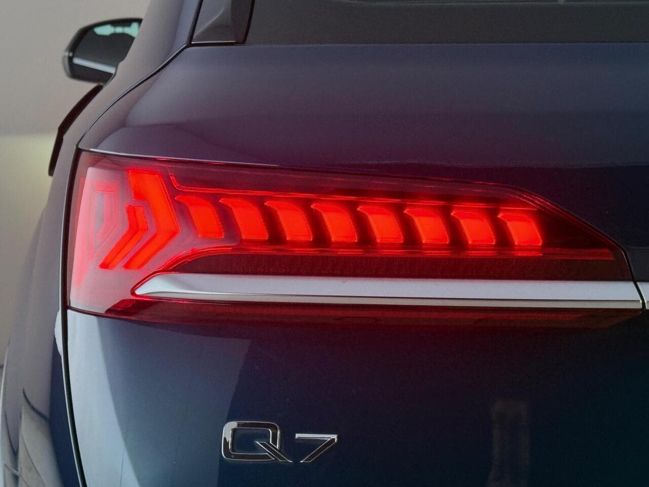 Audi Q7 thumbnail Lights Rear