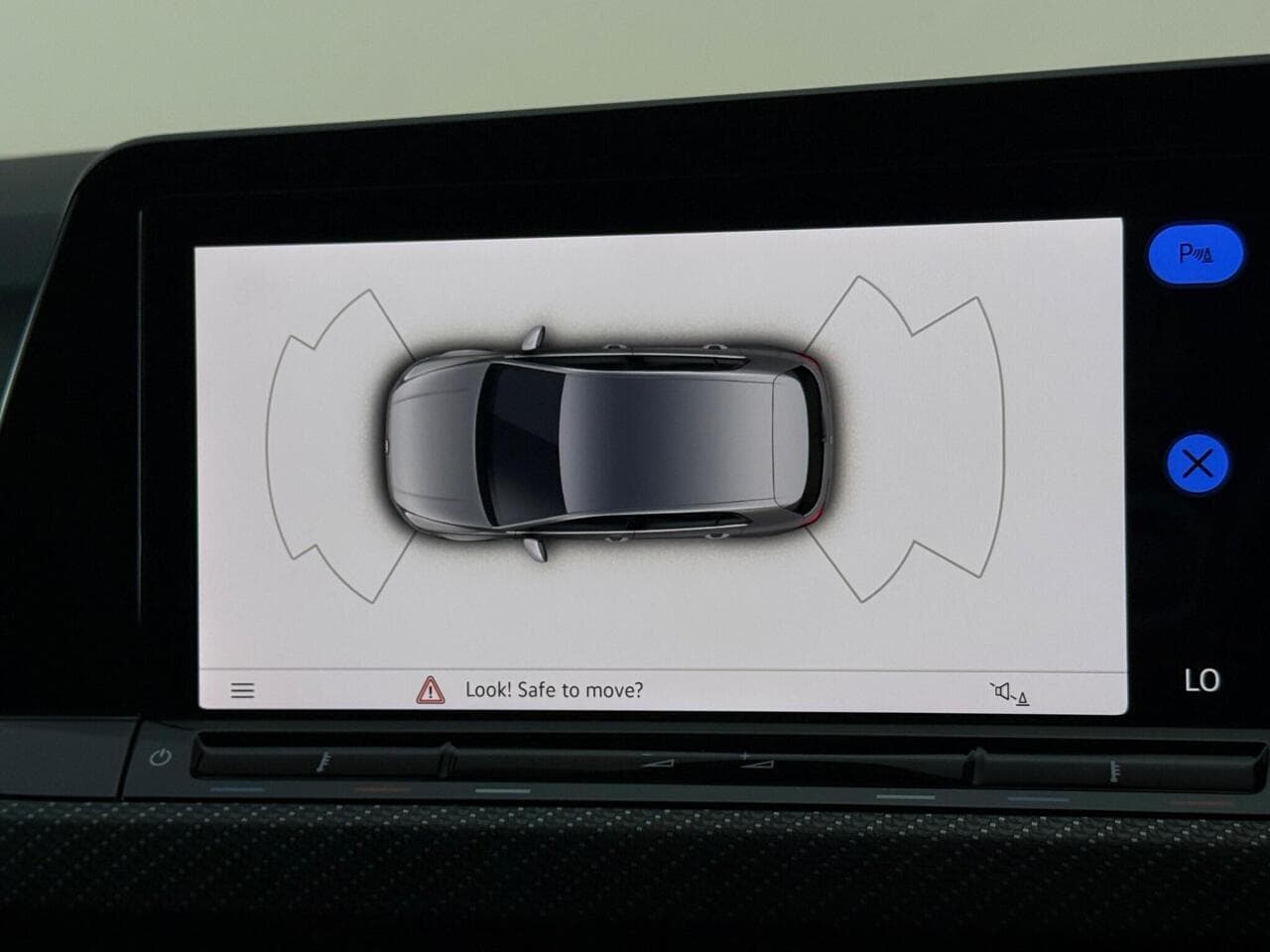 Volkswagen Golf thumbnail Infotainment System