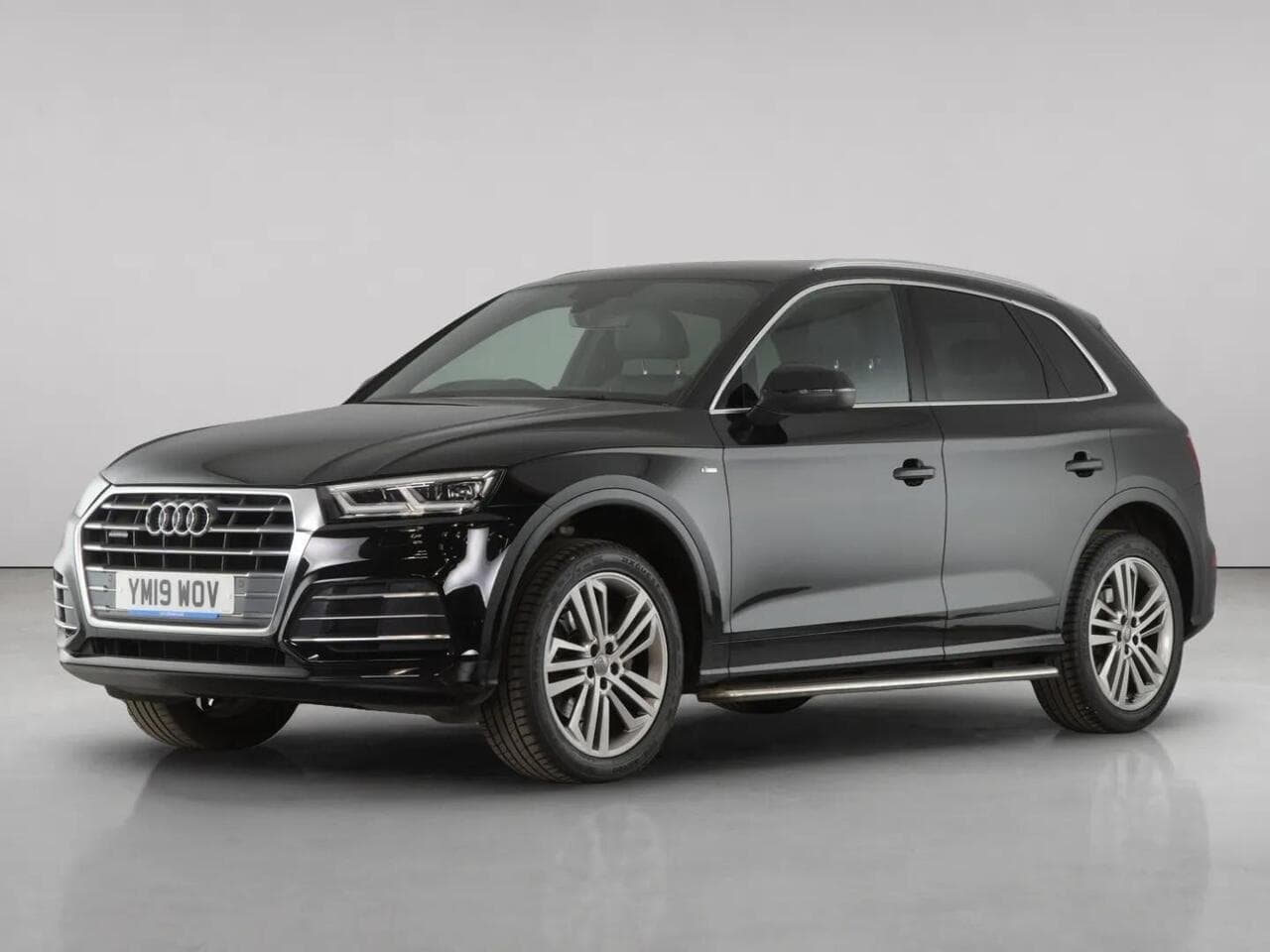Audi Q5 thumbnail Front Left