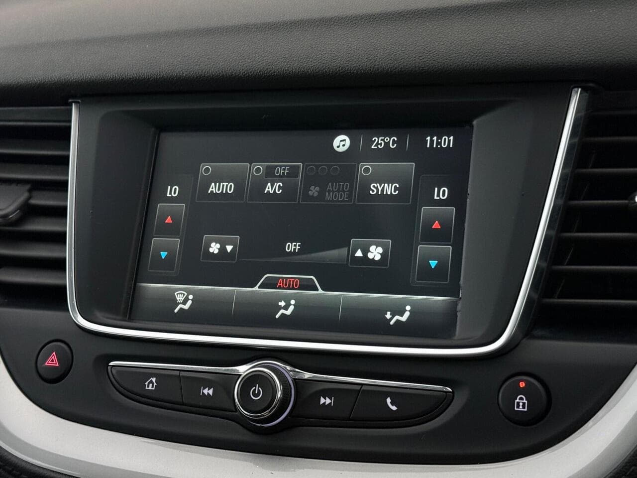 Vauxhall Grandland X thumbnail Infotainment System