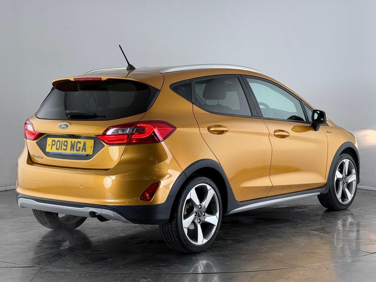 Ford Fiesta thumbnail Rear Right