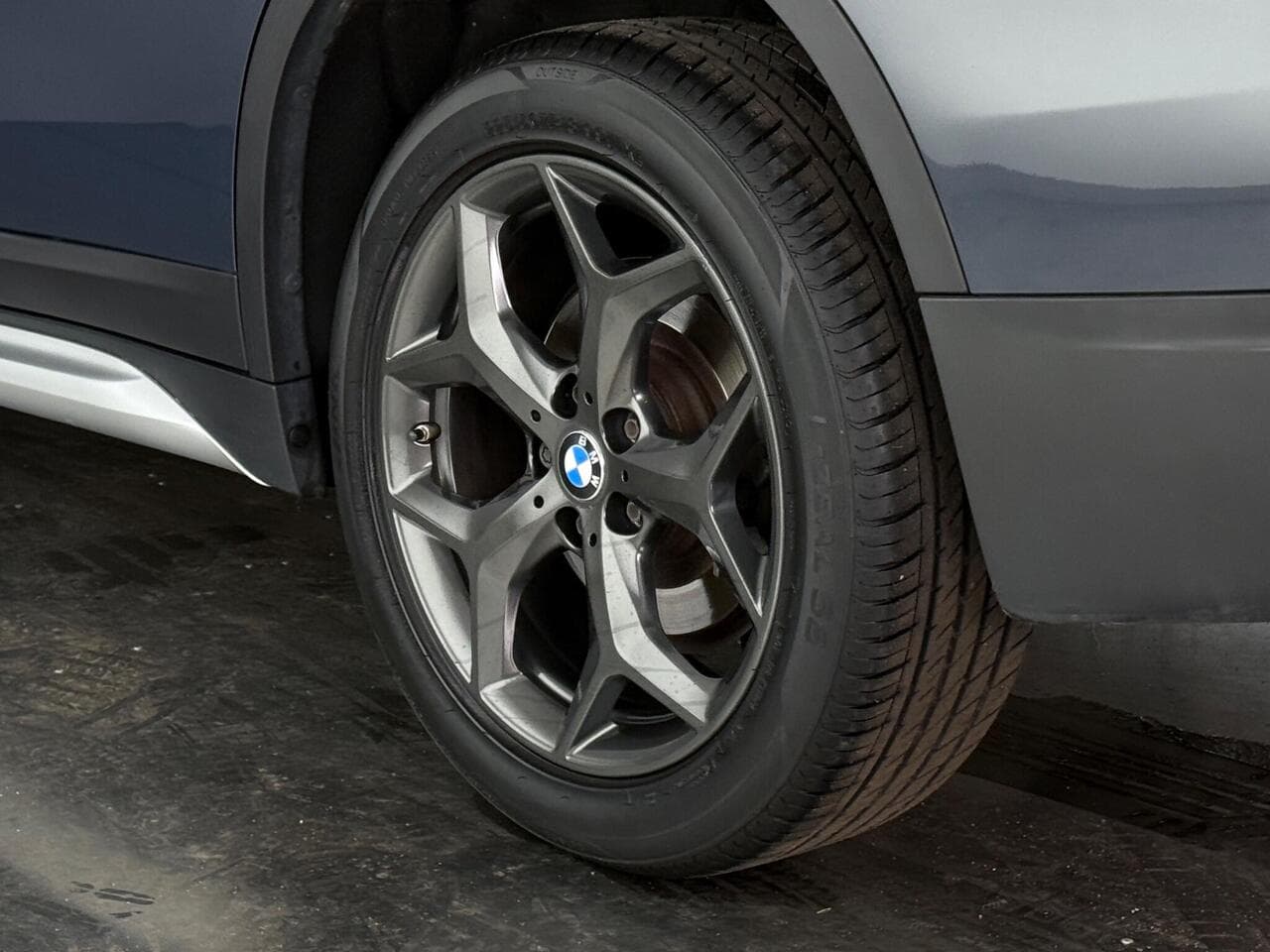 BMW X1 thumbnail Wheel