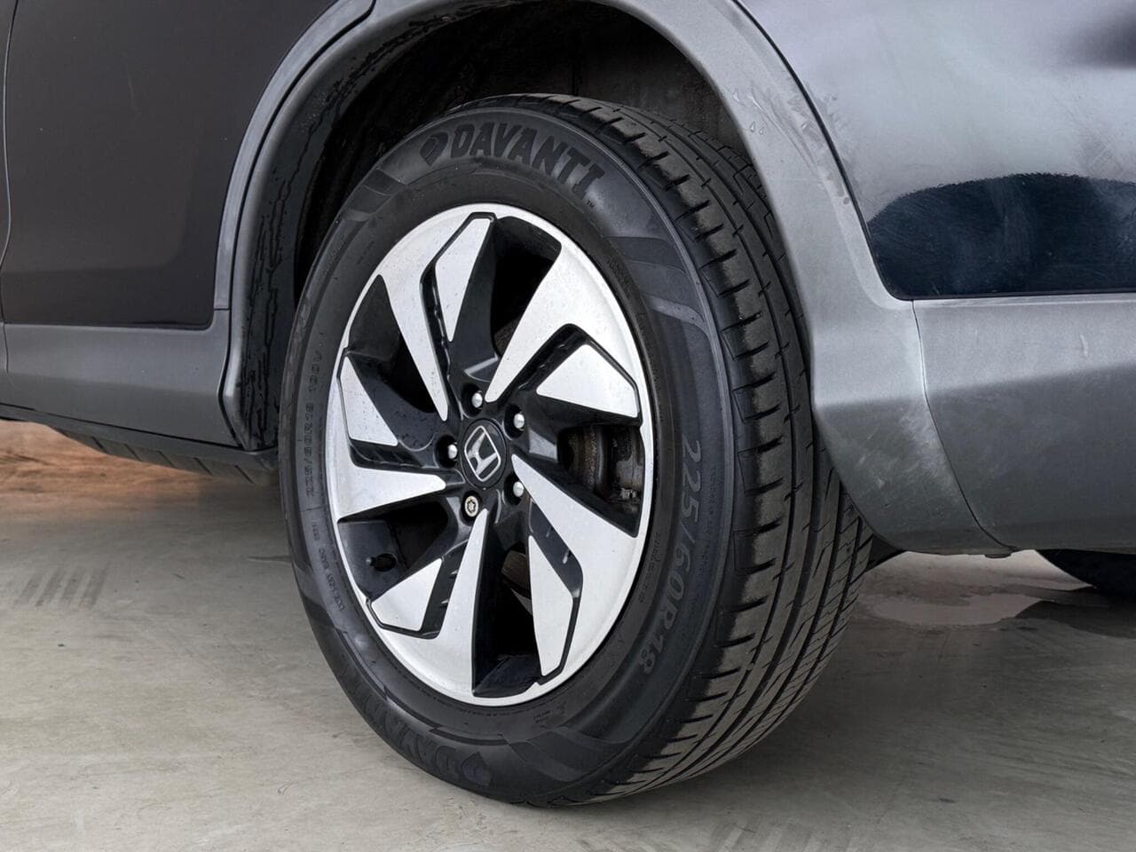 Honda CR-V thumbnail Wheel