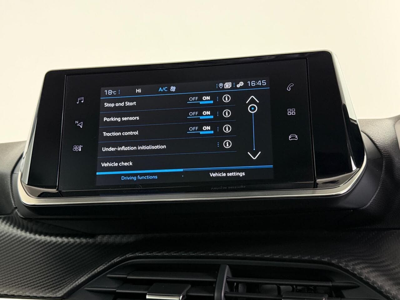 Peugeot 208 thumbnail Infotainment System