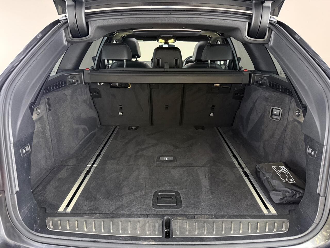 BMW 5 Series thumbnail Boot