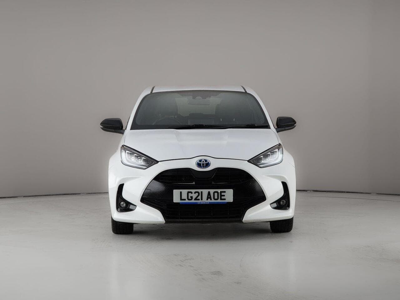 Toyota Yaris thumbnail Front