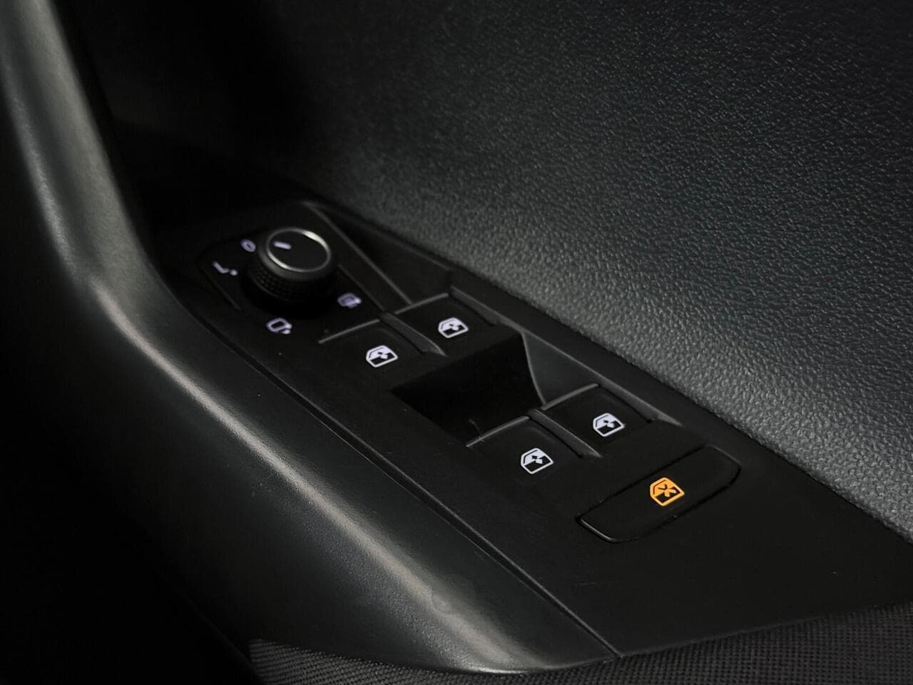 Volkswagen Polo thumbnail Misc Controls