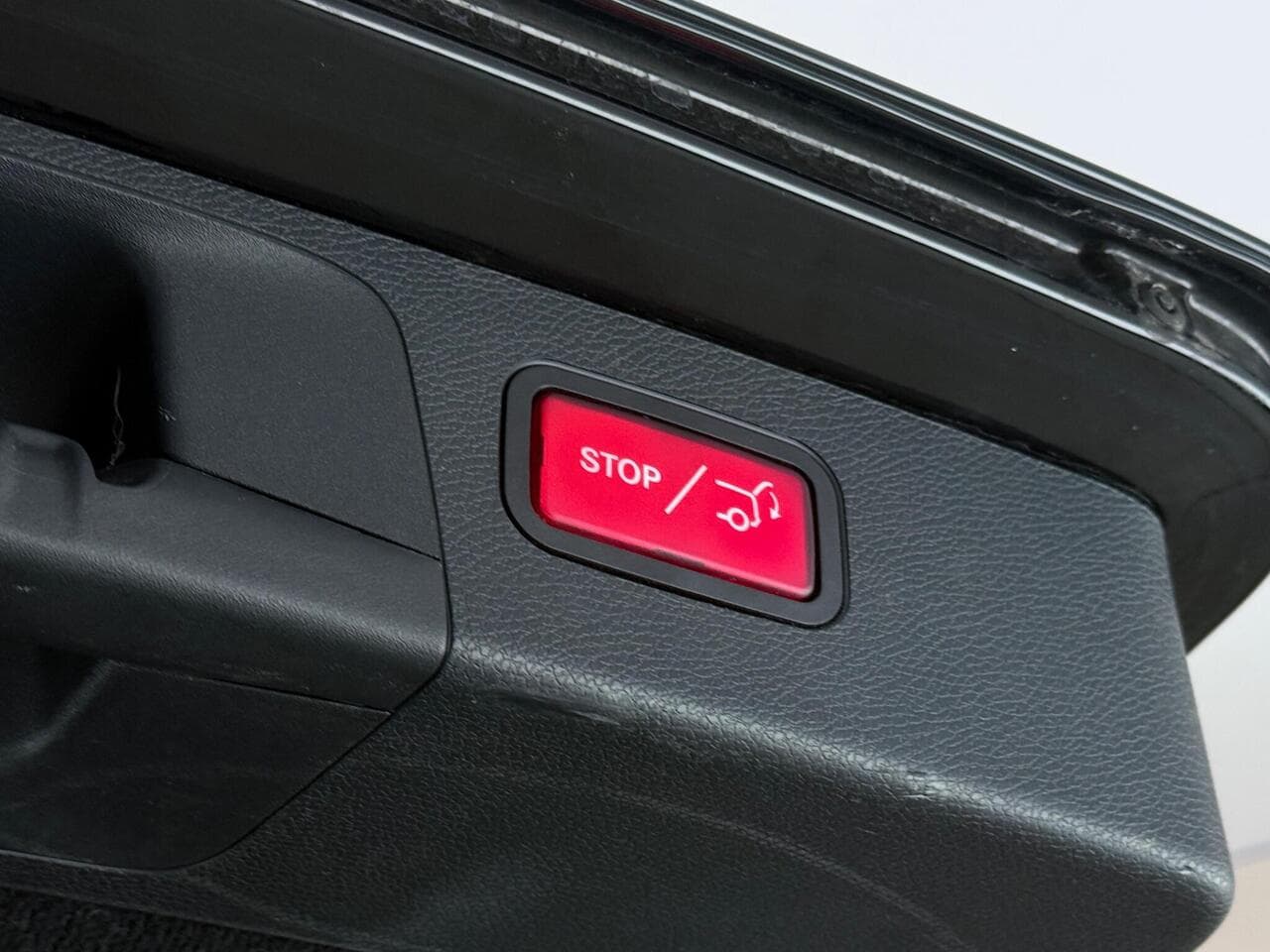 Mercedes-Benz E Class thumbnail Misc Controls