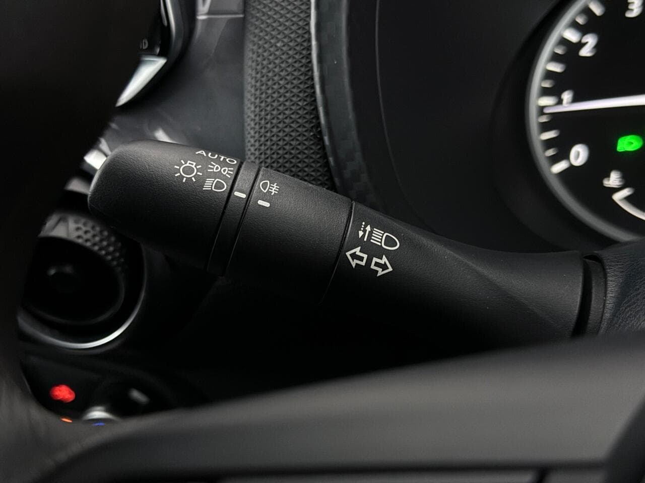 Nissan Juke thumbnail Misc Controls