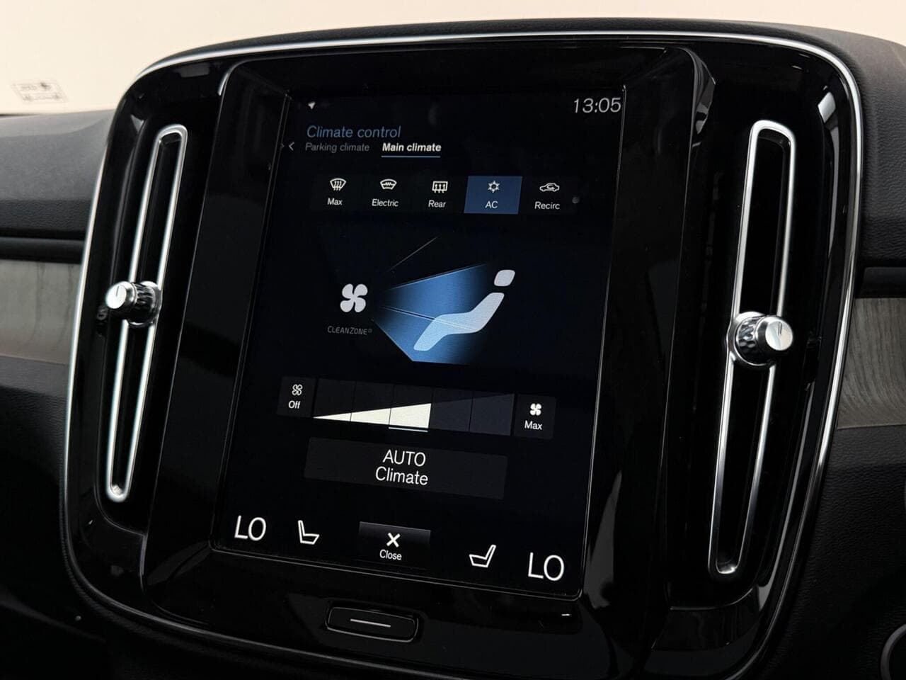 Volvo XC40 thumbnail Infotainment System