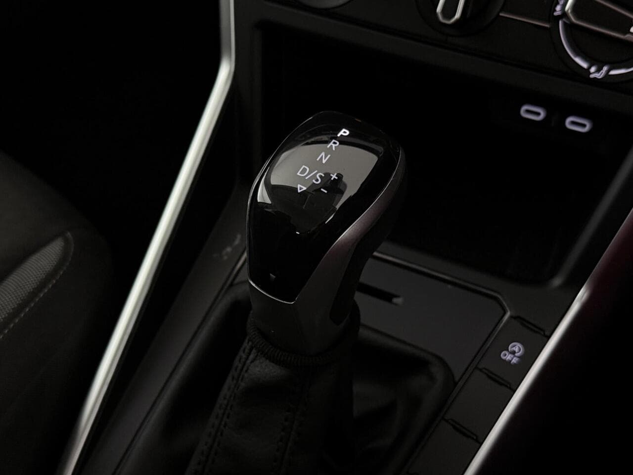Volkswagen Taigo thumbnail Misc Controls