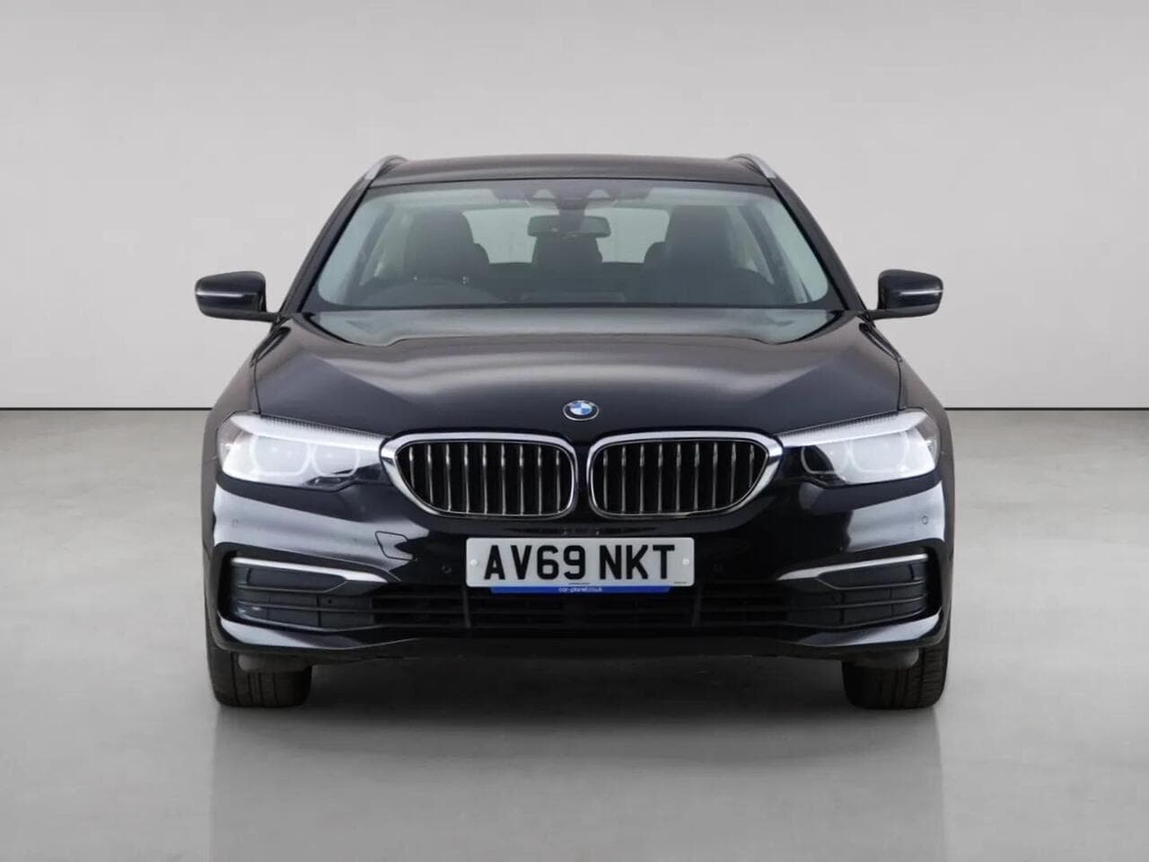 BMW 5 Series thumbnail Front