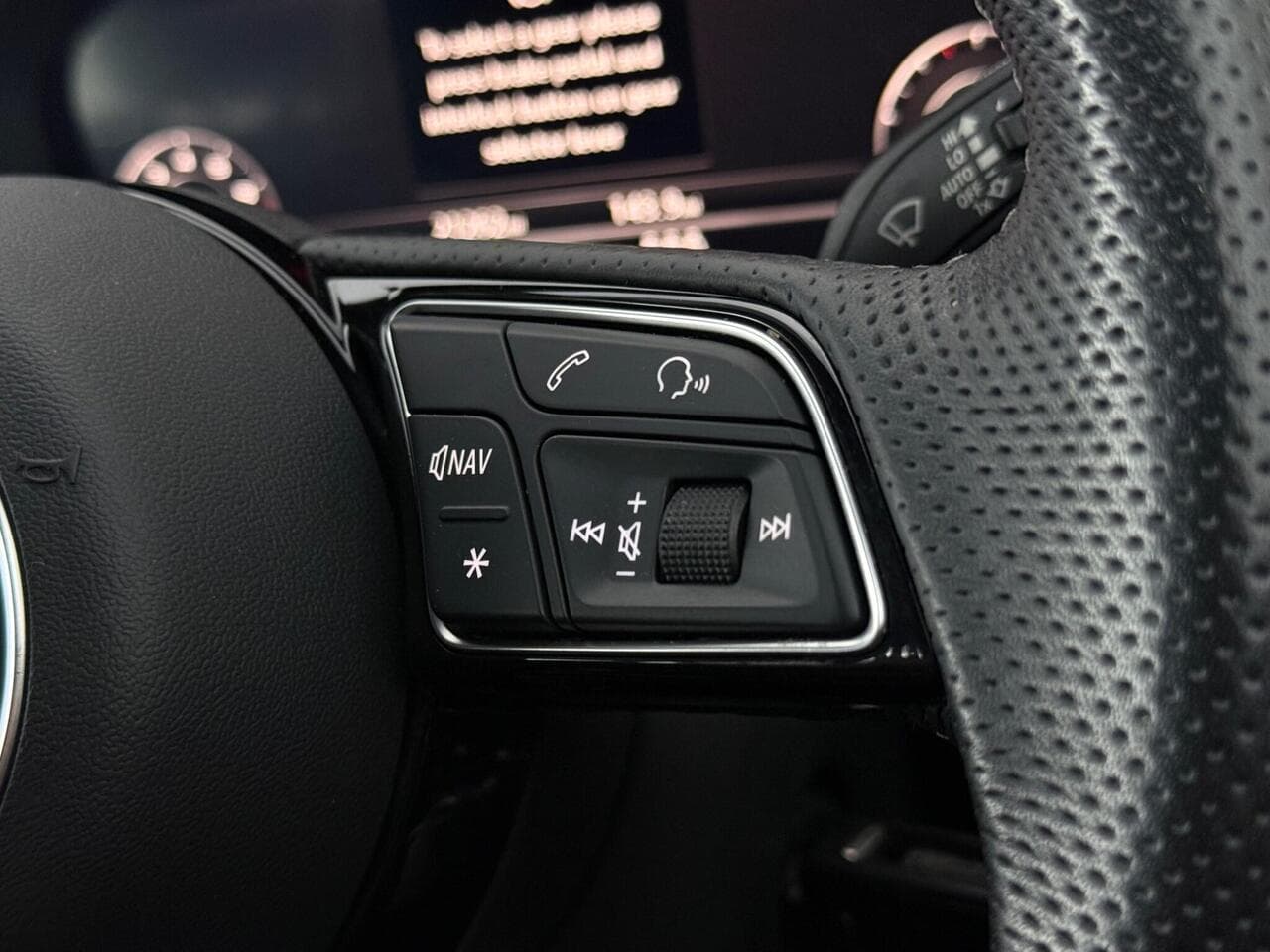 Audi Q2 thumbnail Misc Controls