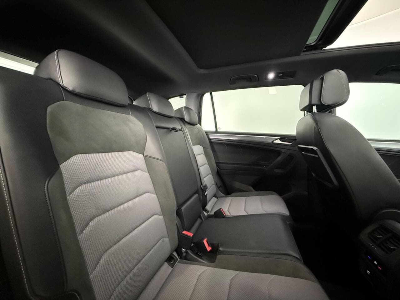 Volkswagen Tiguan Allspace thumbnail Seats Rear