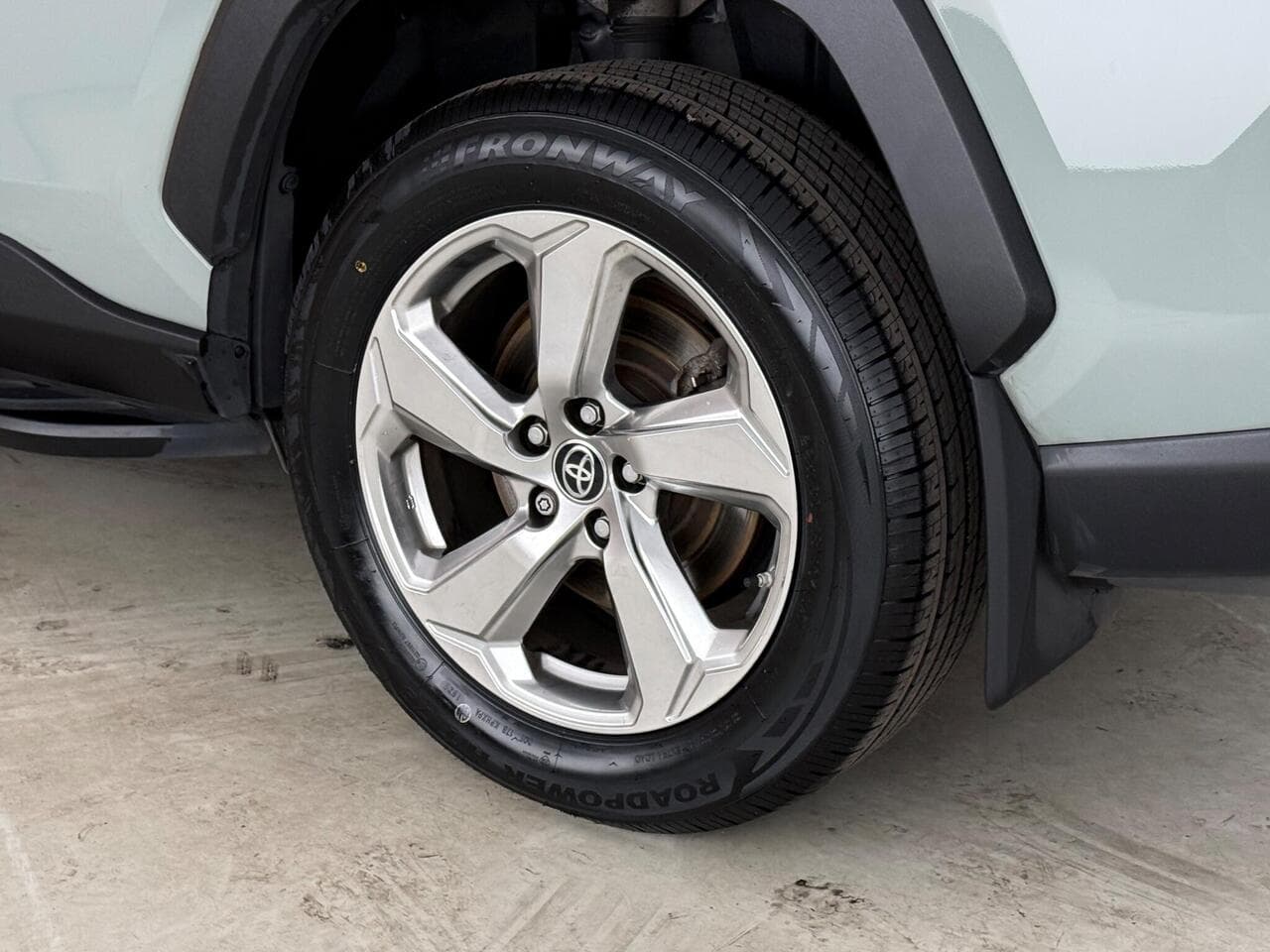 Toyota RAV4 thumbnail Wheel