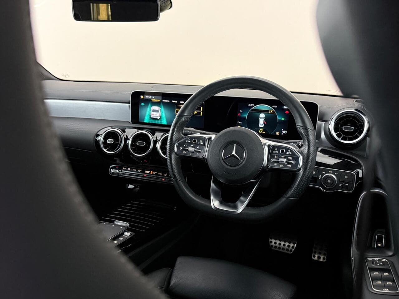 Mercedes-Benz CLA thumbnail Interior Front