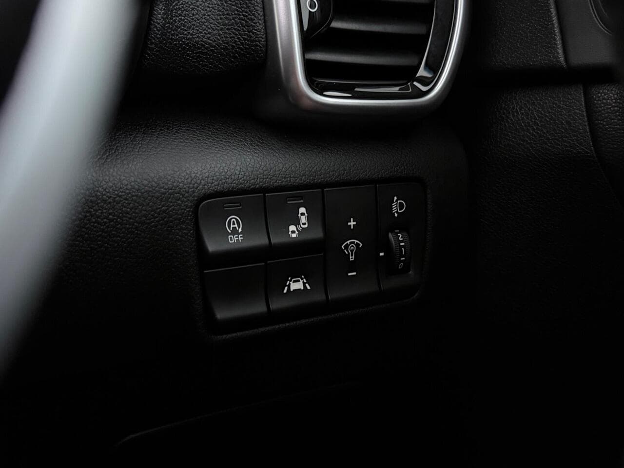 Kia Sportage thumbnail Misc Controls