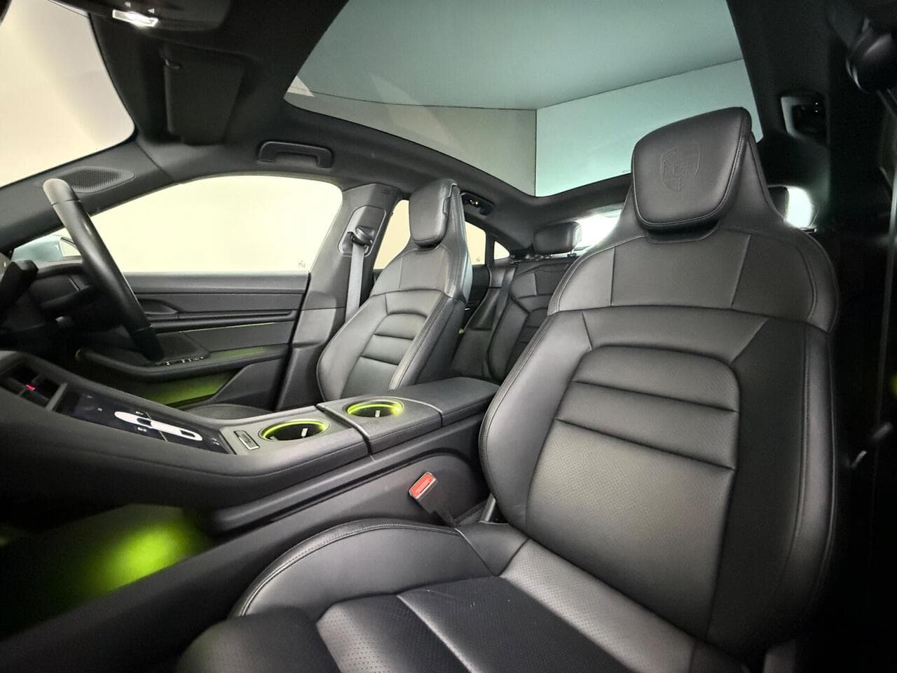 Porsche Taycan thumbnail Seat Front Passenger