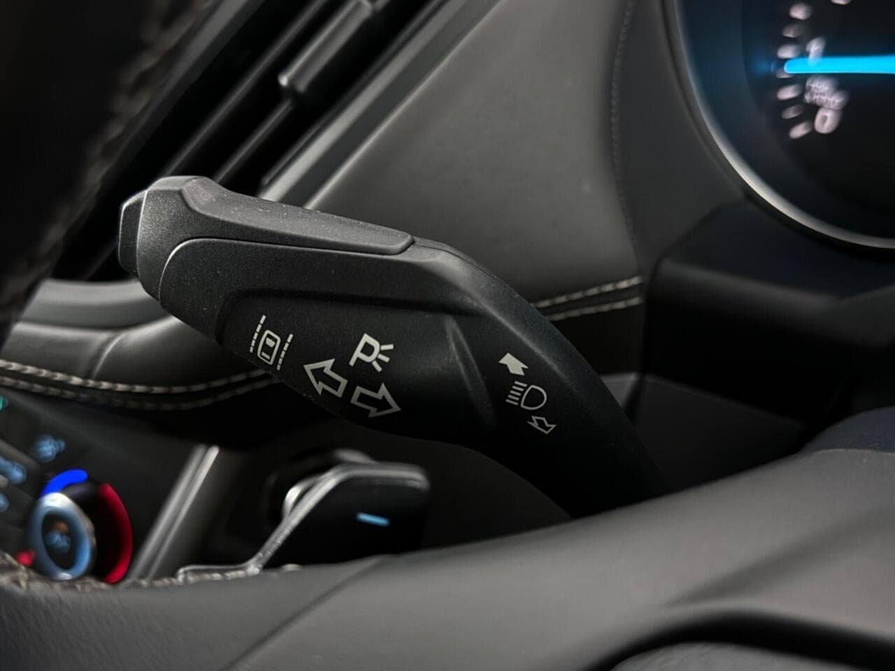 Ford Kuga thumbnail Misc Controls