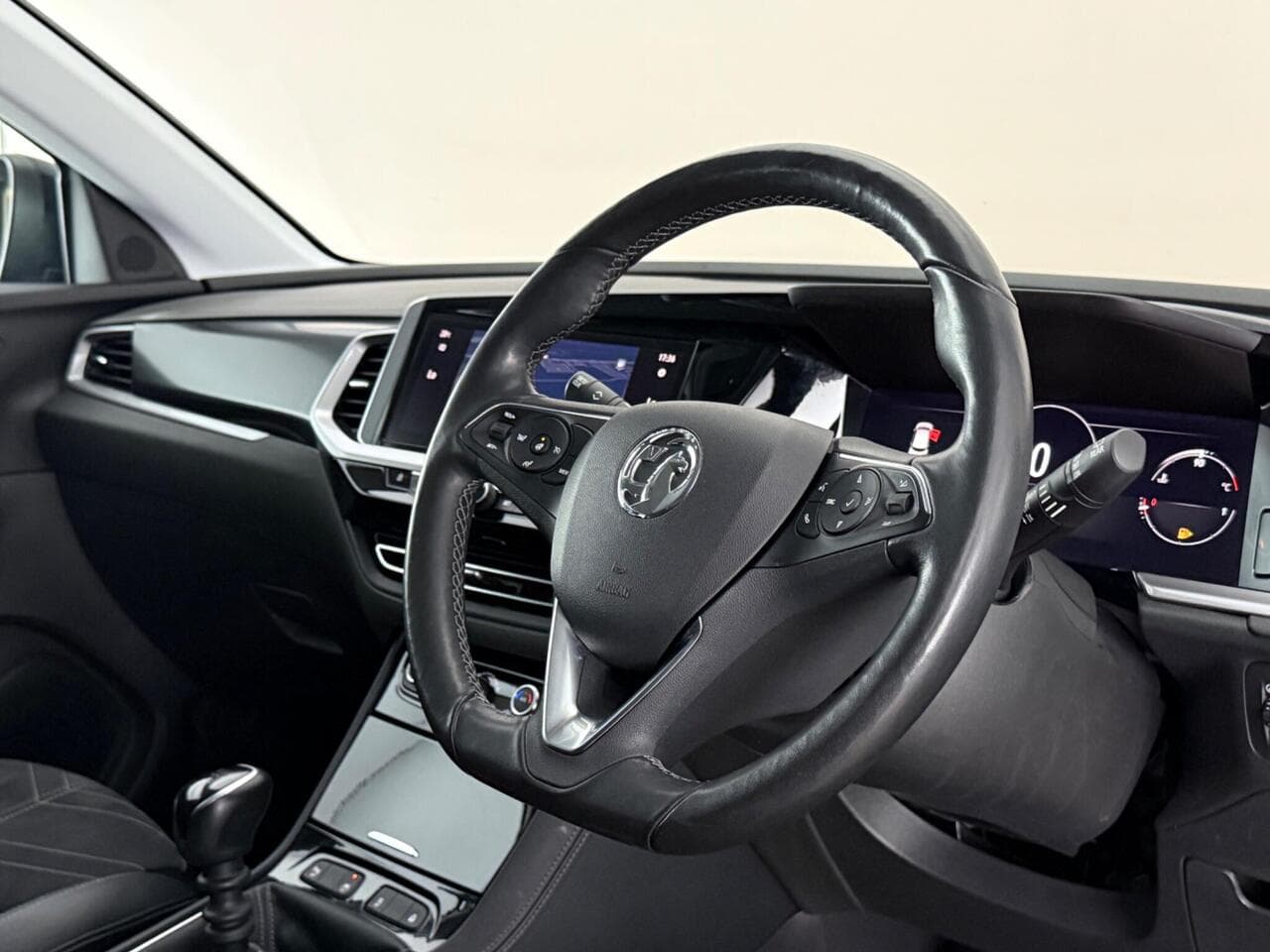 Vauxhall Grandland thumbnail Steering Wheel