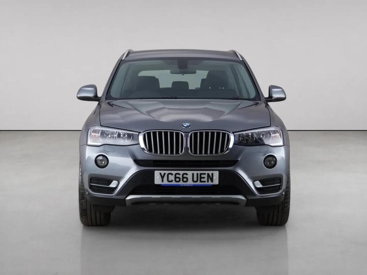 BMW X3 thumbnail Front