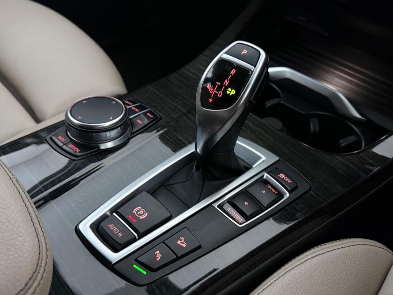 BMW X4 thumbnail Interior Front