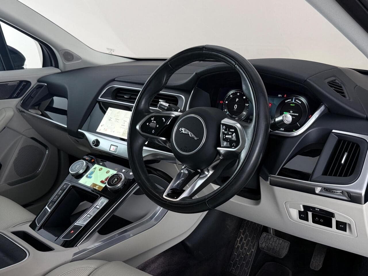 Jaguar I-PACE thumbnail Interior Front