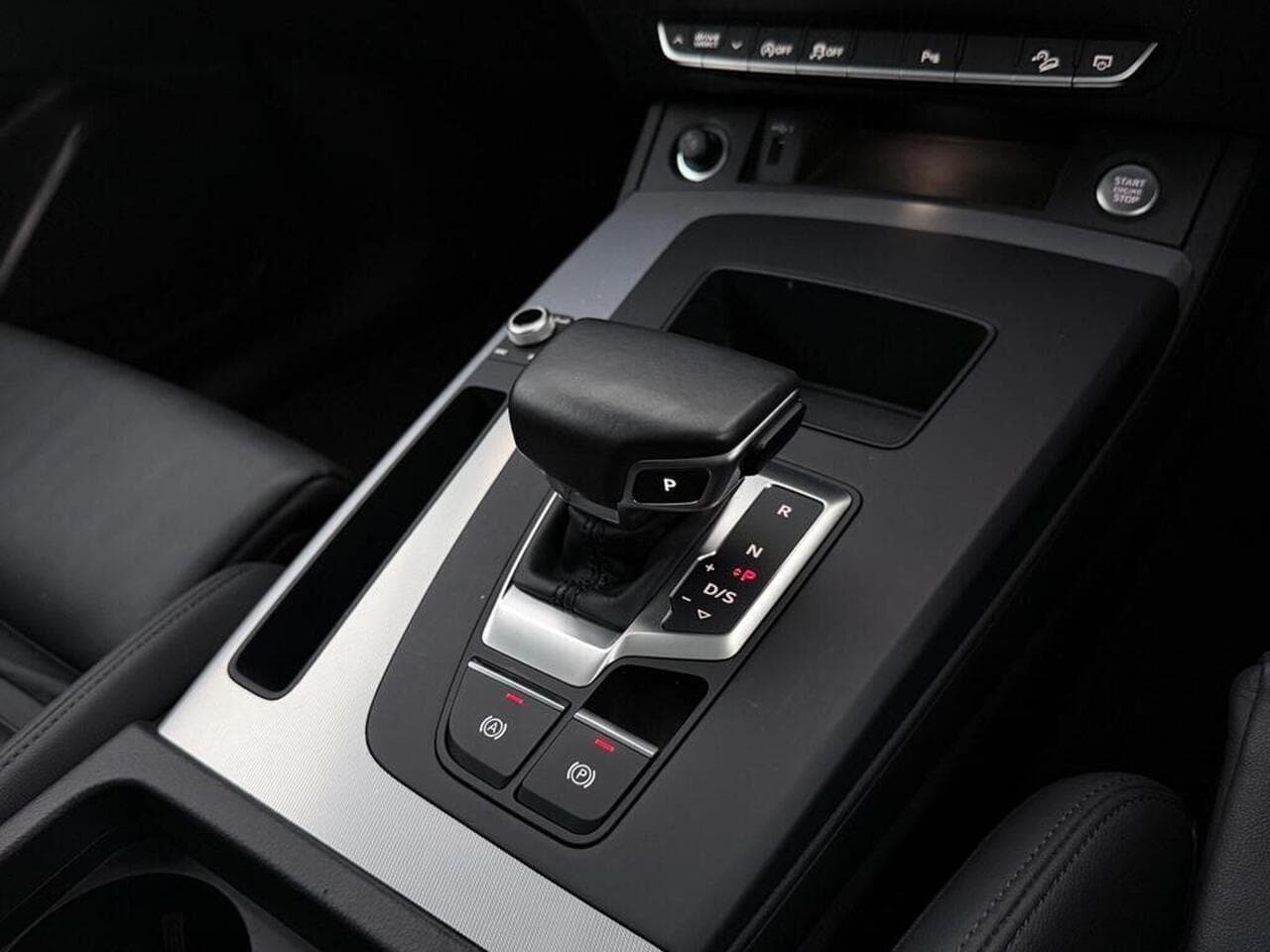 Audi Q5 thumbnail Interior Front