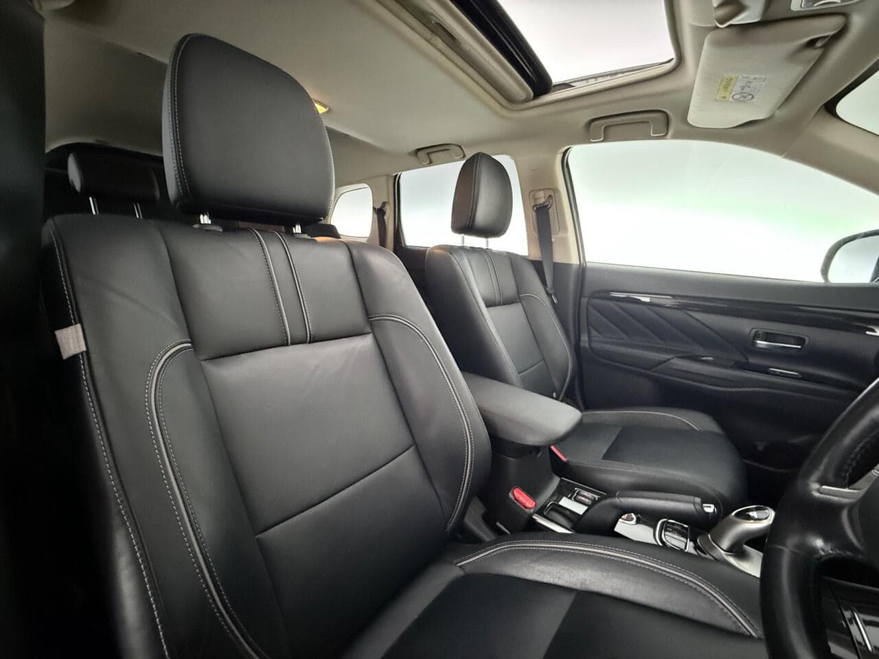 Mitsubishi Outlander thumbnail Seat Driver