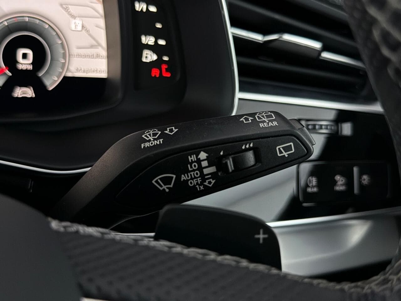 Audi Q8 thumbnail Misc Controls