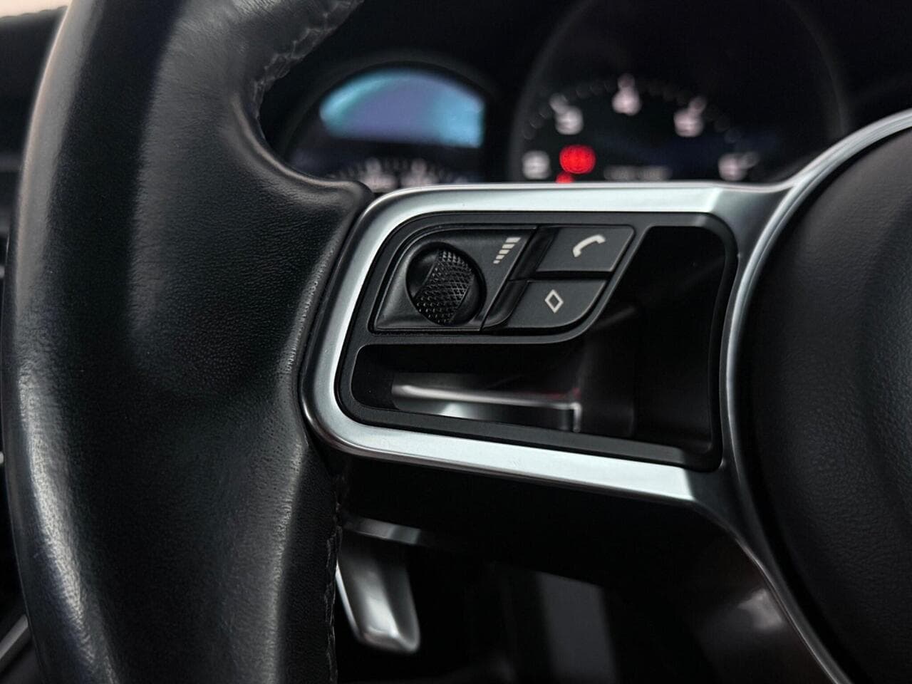 Porsche Macan thumbnail Misc Controls