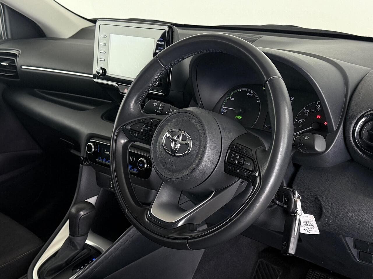 Toyota Yaris thumbnail Steering Wheel
