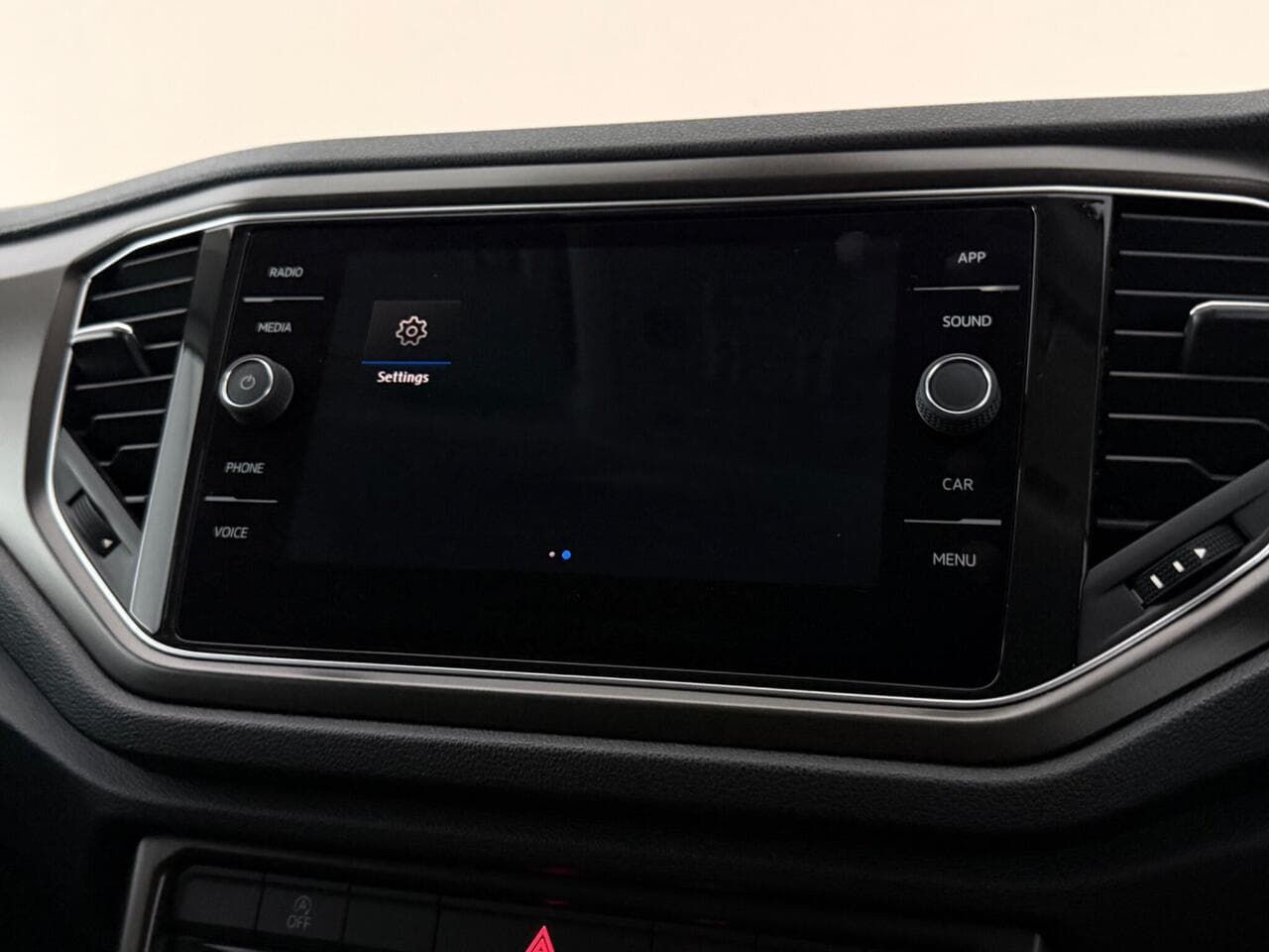 Volkswagen T-Roc thumbnail Infotainment System