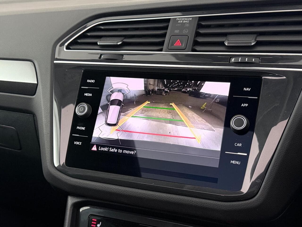 Volkswagen Tiguan thumbnail Infotainment System